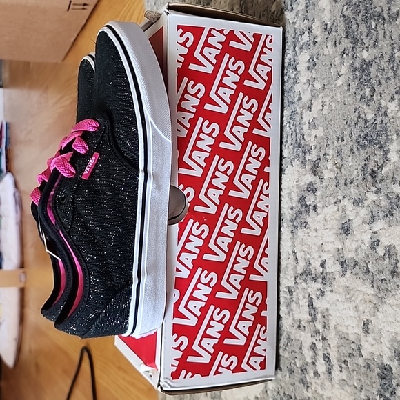 Vans - Picture 4 of 4